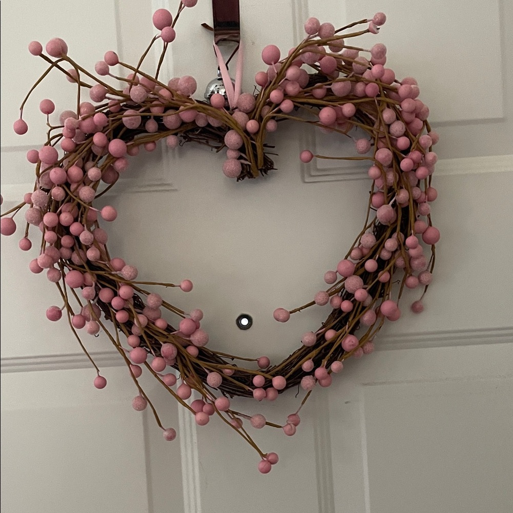 Pink Heart-Shaped Berry‎ Wreath